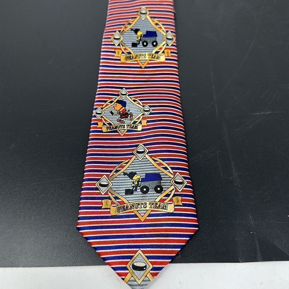 Charlie Brown Peanuts team tie
